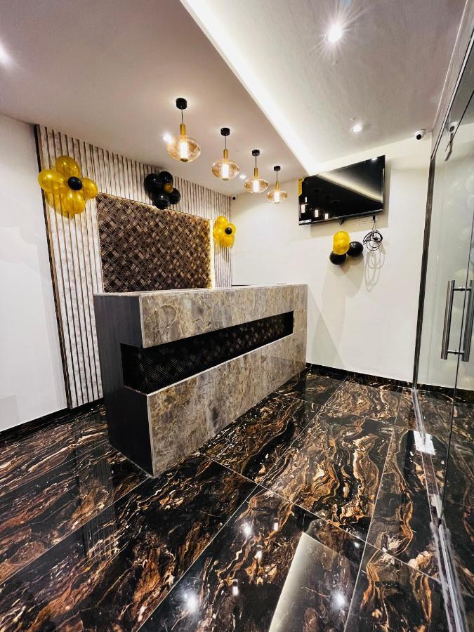 Hotel Classio Andheri - Near Dn Nagar Metro Station Mumbai Eksteriør bilde
