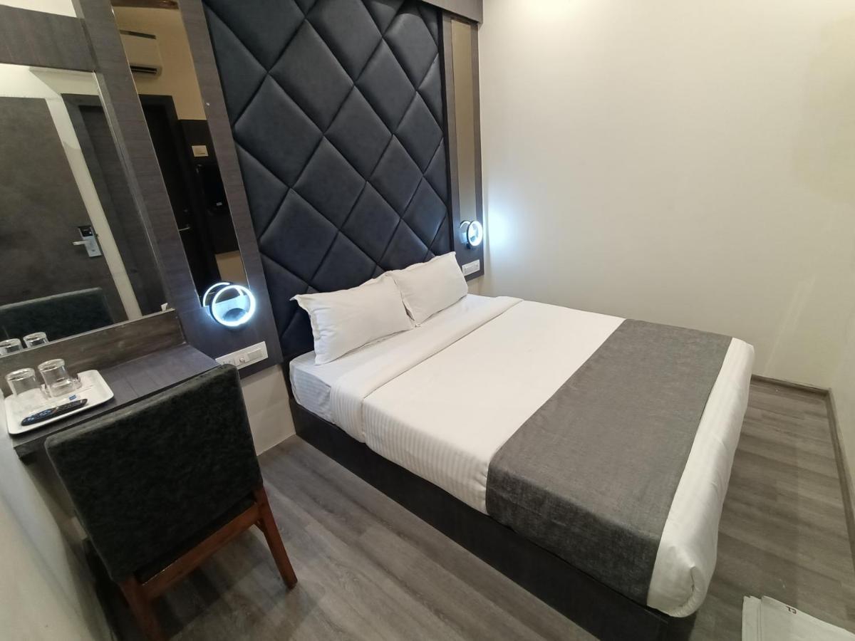 Hotel Classio Andheri - Near Dn Nagar Metro Station Mumbai Eksteriør bilde