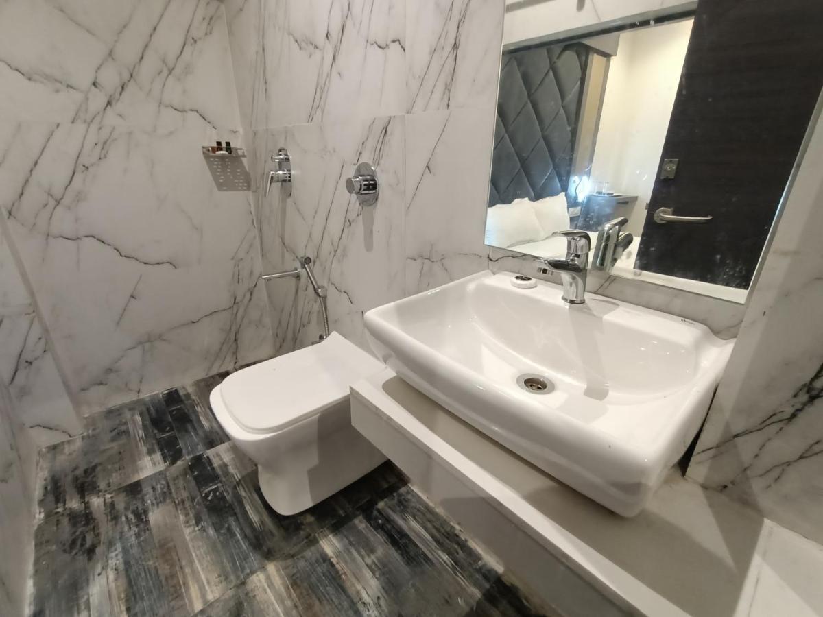Hotel Classio Andheri - Near Dn Nagar Metro Station Mumbai Eksteriør bilde